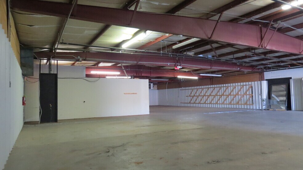 More Photos Of 310 S Coltrane Rd, Edmond Warehouse For Lease