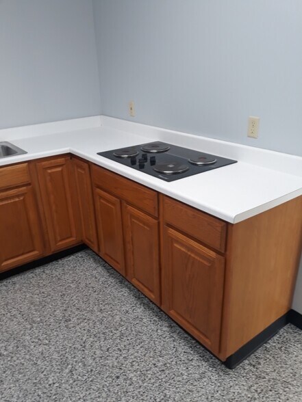 More Photos Of 2200 N Yellowood Ave, Broken Arrow Research And Development For Sale