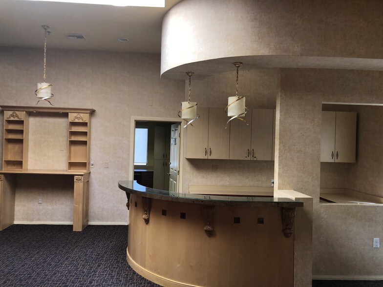 More Photos Of 2555 Montessouri St, Las Vegas Office For Sale