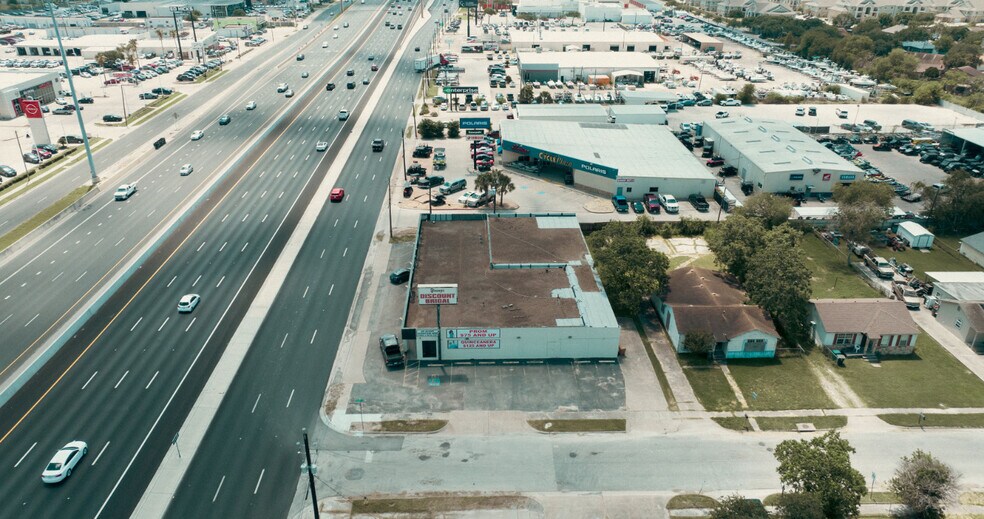 More Photos Of 2925 S Padre Island Dr, Corpus Christi Freestanding For Lease