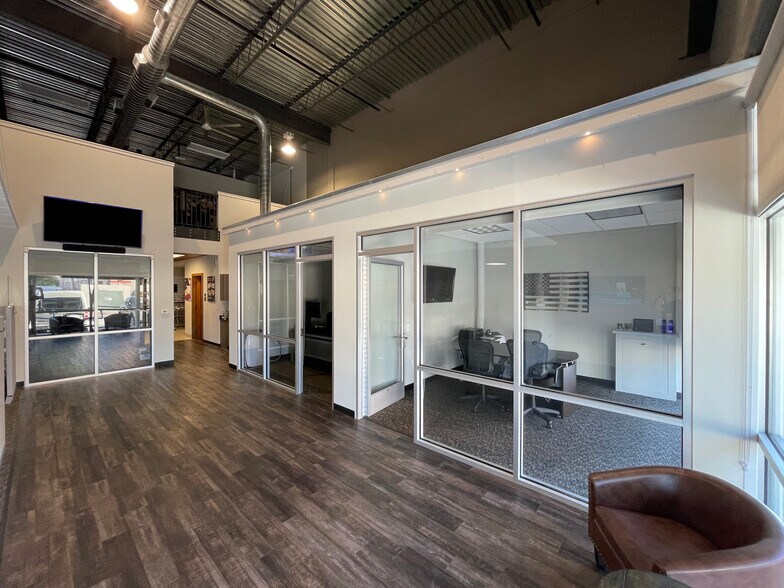 More Photos Of 835 Lincoln Ave, West Chester Light Distribution For Lease