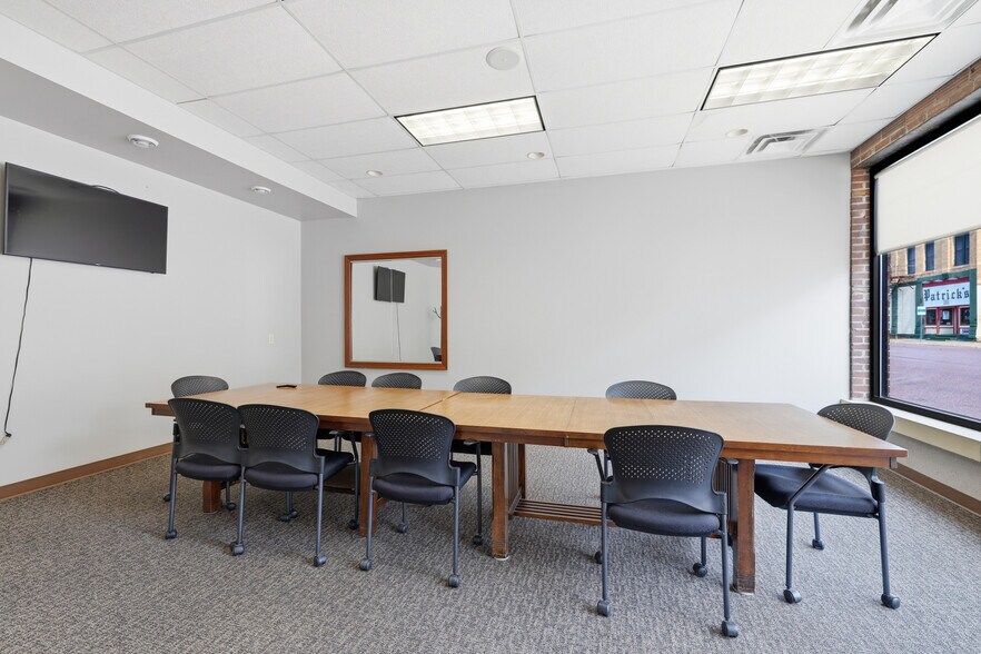 More Photos Of 200 S Minnesota Ave, Saint Peter Office For Sale