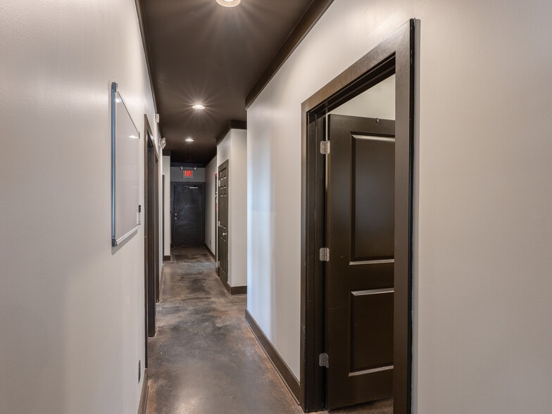 More Photos Of 1443 S Batesville Rd, Greer Showroom For Lease