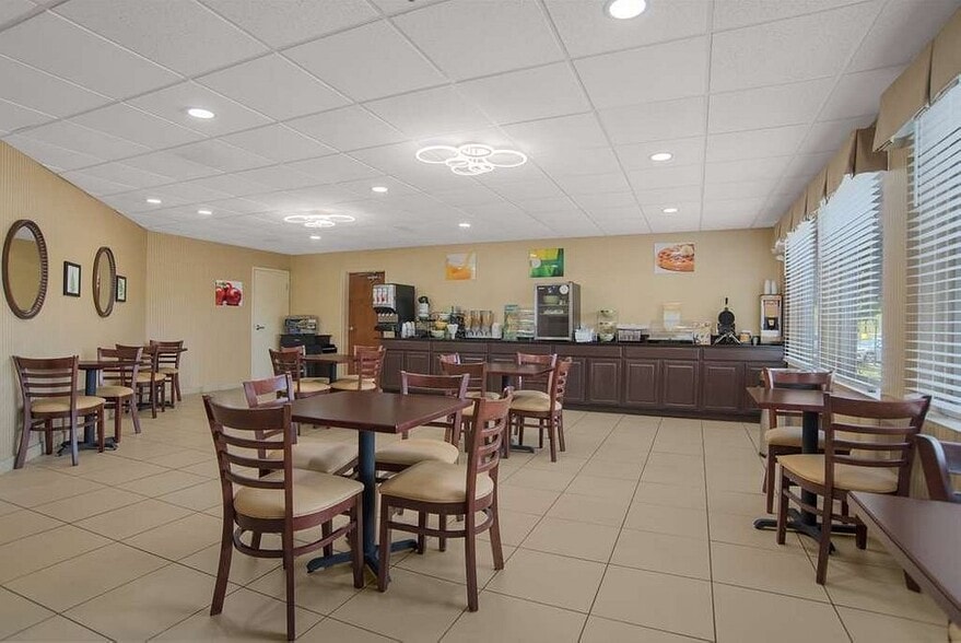 More Photos Of 1435 Doron Dr, Chambersburg Hotel For Sale