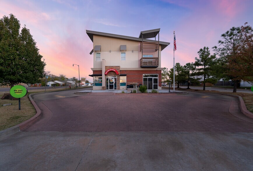 More Photos Of 2400 S Air Depot Blvd, Oklahoma City Storefront Retail Residential For Lease