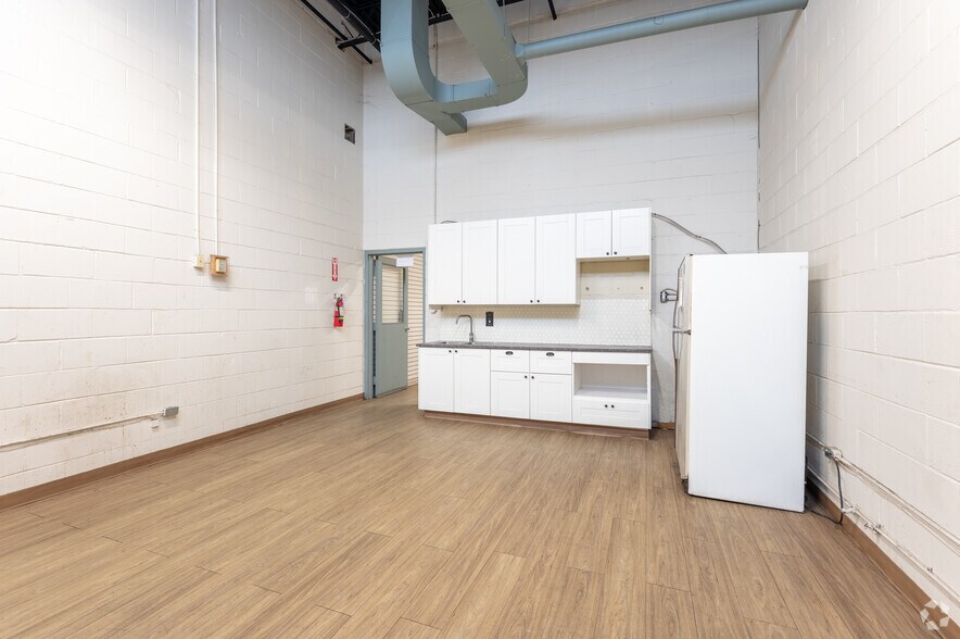 More Photos Of 25 Tangiers Rd, Toronto Service For Lease