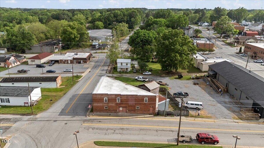 More Photos Of 306 W Main St, South Hill Flex For Lease