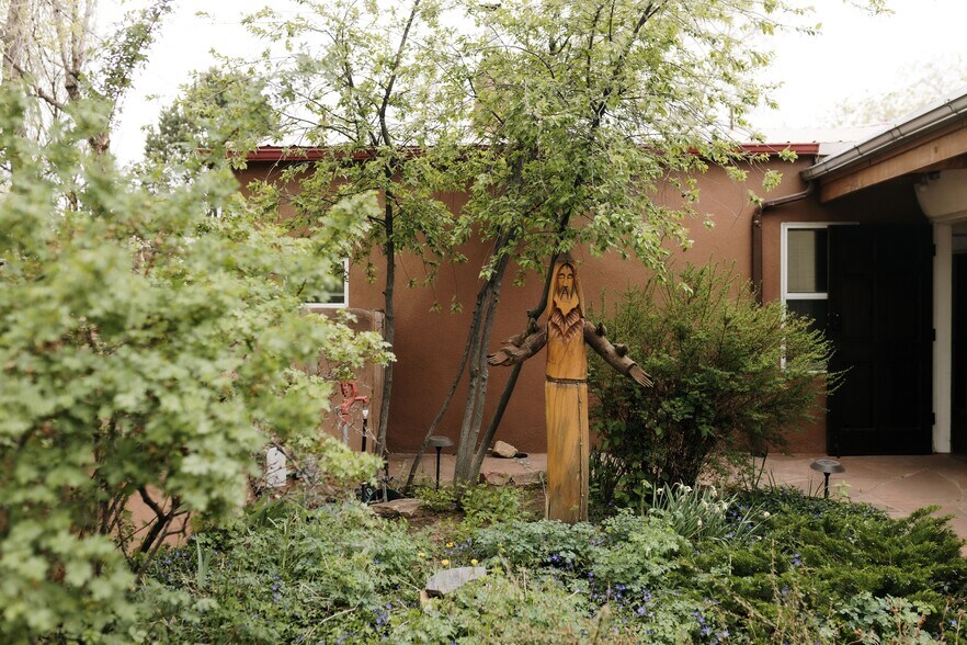 More Photos Of 220 W Manhattan Ave, Santa Fe Hotel For Sale