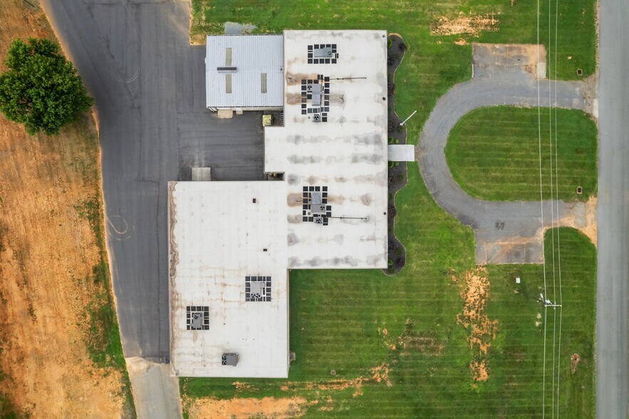 More Photos Of 157 Industrial Dr, King Warehouse For Lease