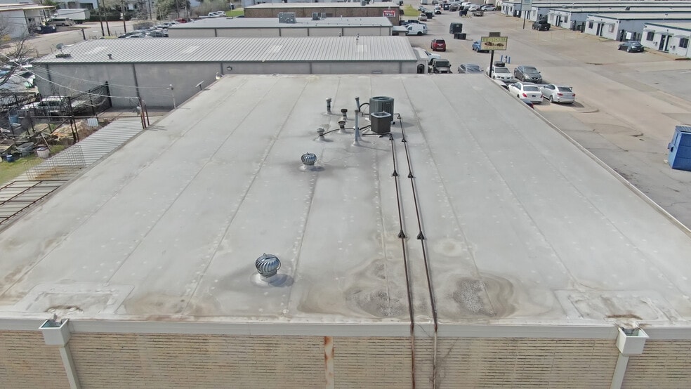 More Photos Of 3616-3618 Dividend Dr, Garland Manufacturing For Sale