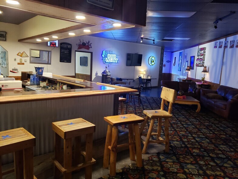 More Photos Of 52510 Highway 97, La Pine Freestanding For Sale