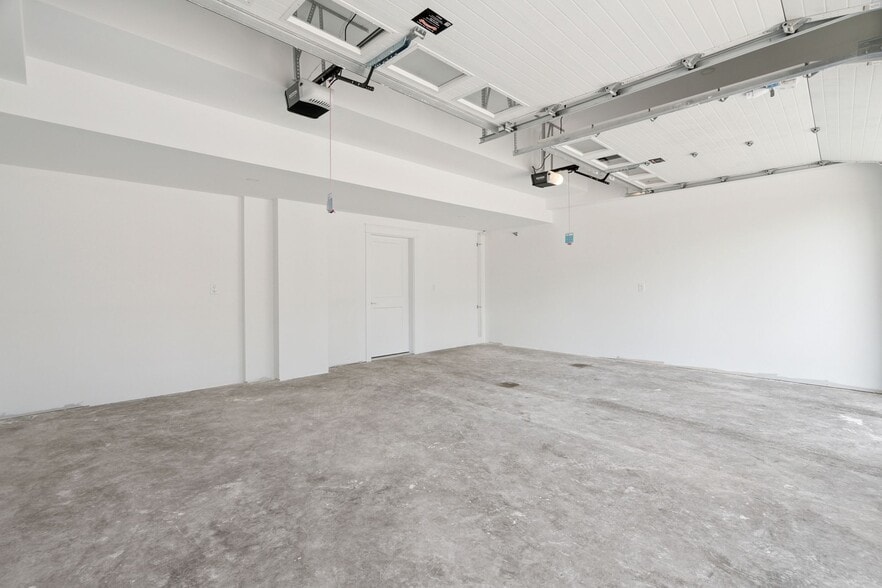 More Photos Of 3 Quill Lane, Barrington Apartments For Lease