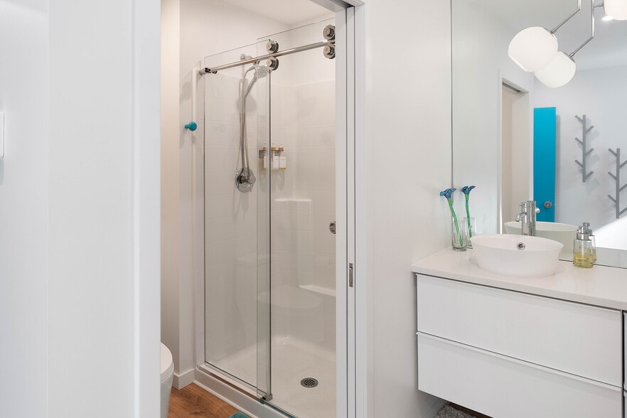 More Photos Of 7103 Lake View Rdg, Lake Ann Hospitality For Sale