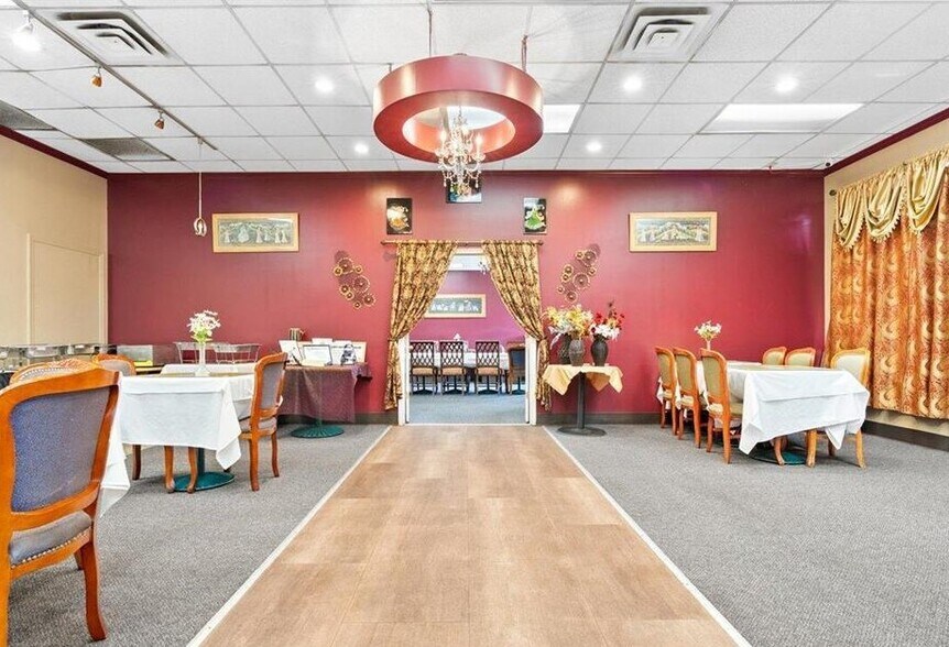 More Photos Of 1060 Trowbridge Rd, East Lansing Restaurant For Sale