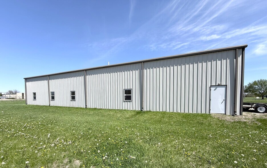 More Photos Of 875 Enterprise Ave, Galesburg Industrial For Sale
