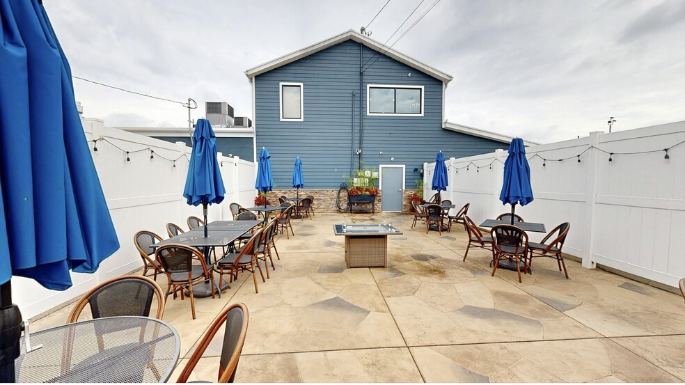 More Photos Of 1509 3rd Ave, Huntington Specialty For Sale