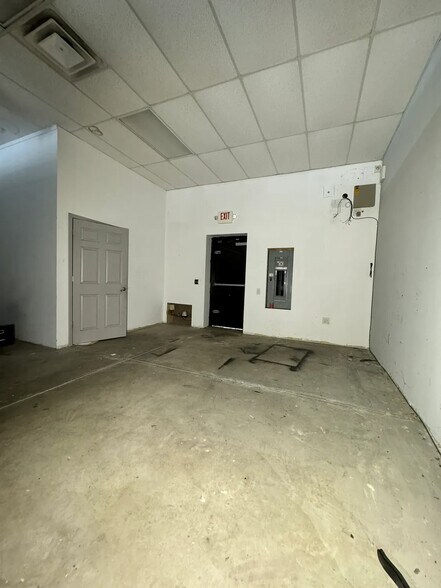 More Photos Of 803 S Byrne Rd, Toledo Service Station For Lease