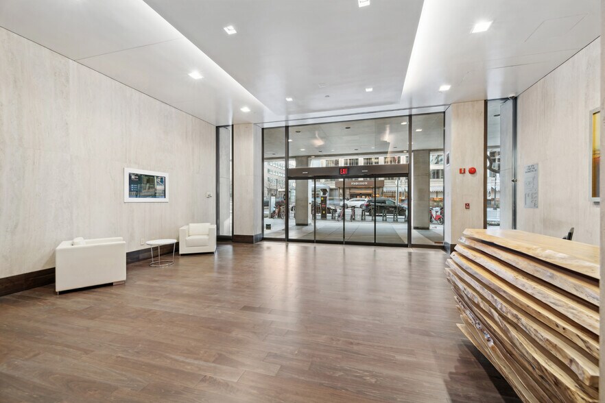 More Photos Of 1156 15th St NW, Washington Office For Lease