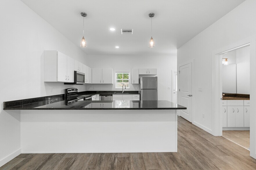 More Photos Of 2755 SE 17th St, Ocala Apartments For Sale