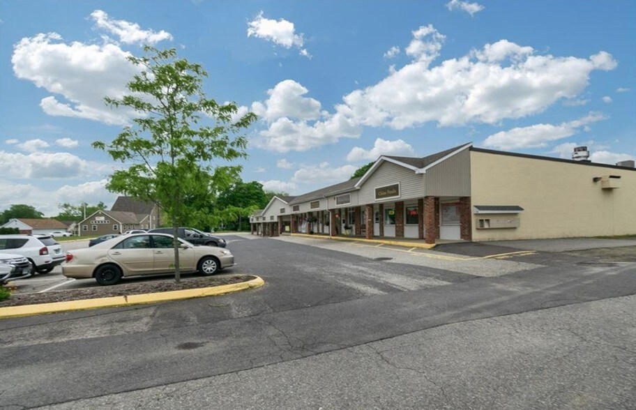 More Photos Of 41-61 Main St, Hebron Restaurant For Lease