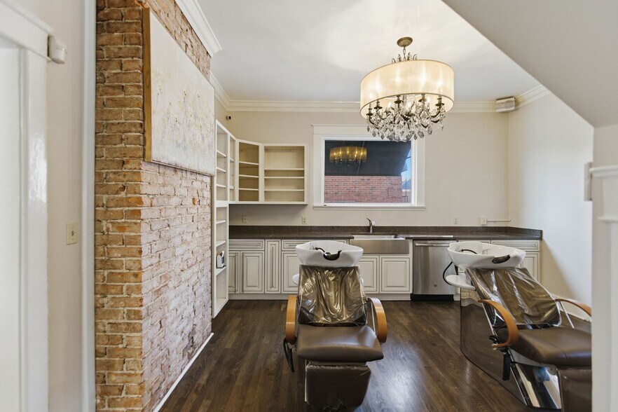 More Photos Of 211 29th Ave N, Nashville Freestanding For Lease