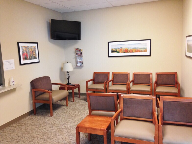 More Photos Of 31 Stiles Rd, Salem Medical For Lease