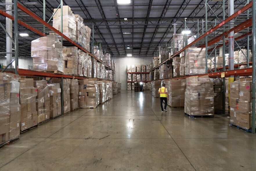 More Photos Of 5601 NW 72nd Ave, Miami Warehouse For Lease