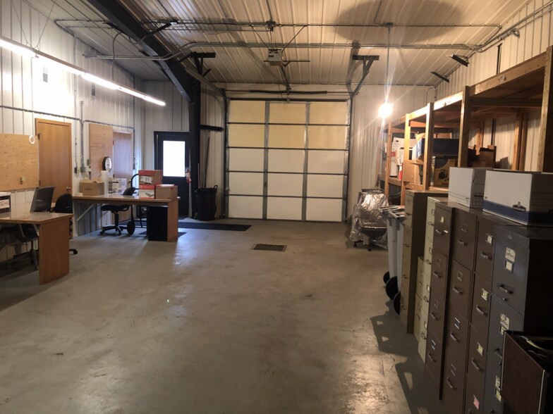 More Photos Of 172 W Stutsman St, Pembina Light Manufacturing For Sale
