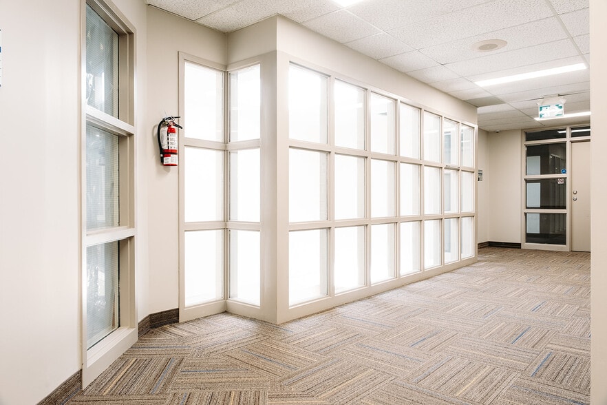 More Photos Of 230 First Ave, St Thomas Medical For Lease