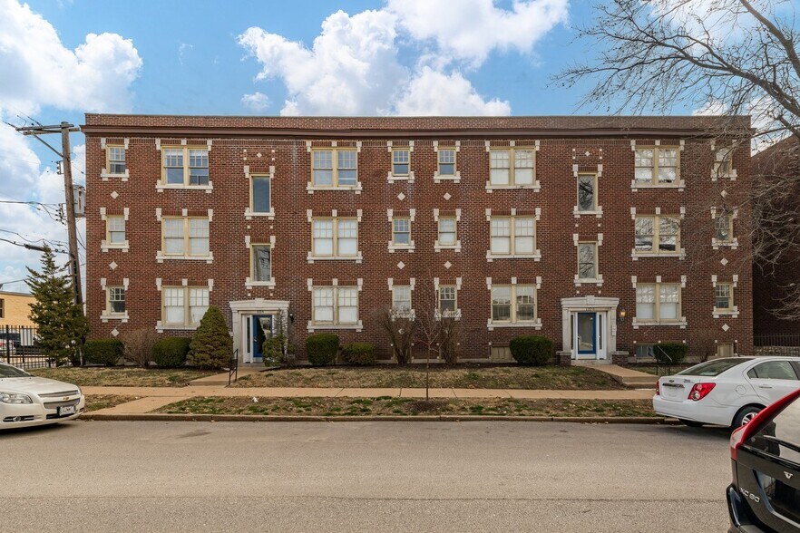 Primary Photo Of 1014-38 Oakview Pl, Saint Louis Apartments For Sale