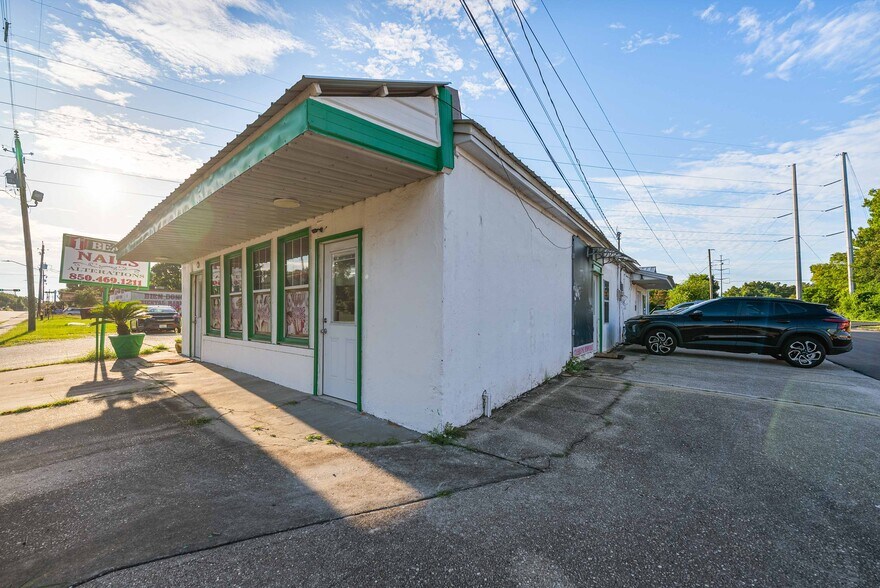 More Photos Of 3500 Mobile Hwy, Pensacola Freestanding For Sale