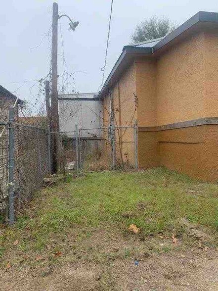 More Photos Of 1018 Union, Selma Storefront Retail Residential For Sale