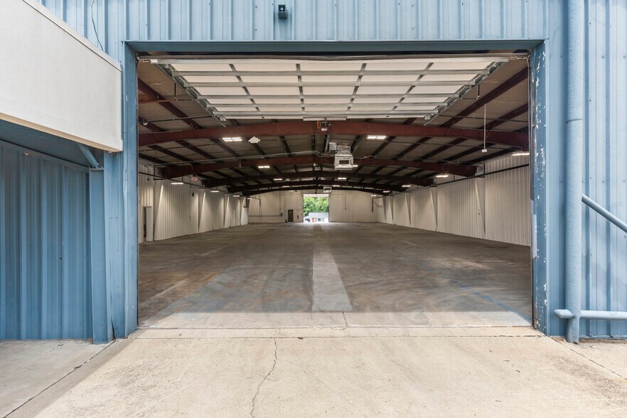 More Photos Of 1511 W Broadway St, Ardmore Auto Dealership For Sale