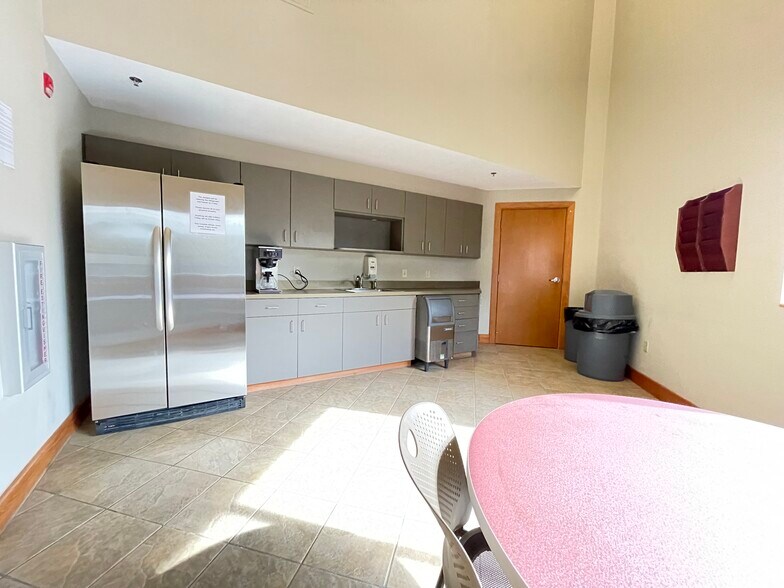 More Photos Of 6901 SW 24th Ave, Gainesville Coworking Space