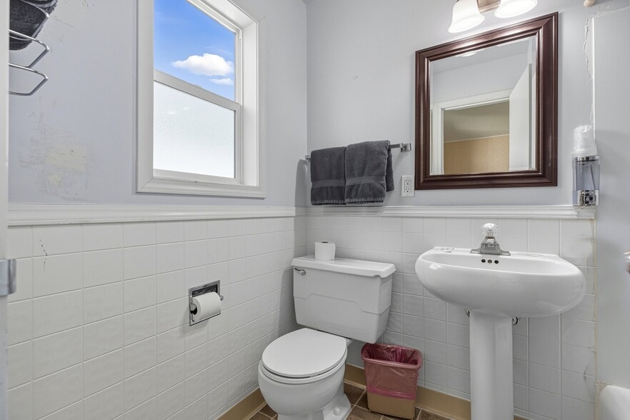 More Photos Of 615 S Main St, Colfax Hotel For Sale