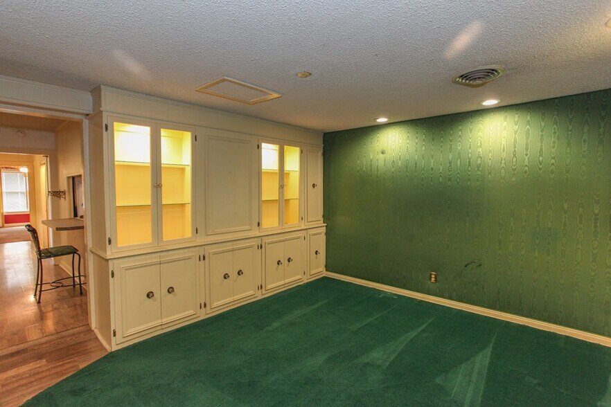 More Photos Of 1201 E 11th Pl, Big Spring Specialty For Sale