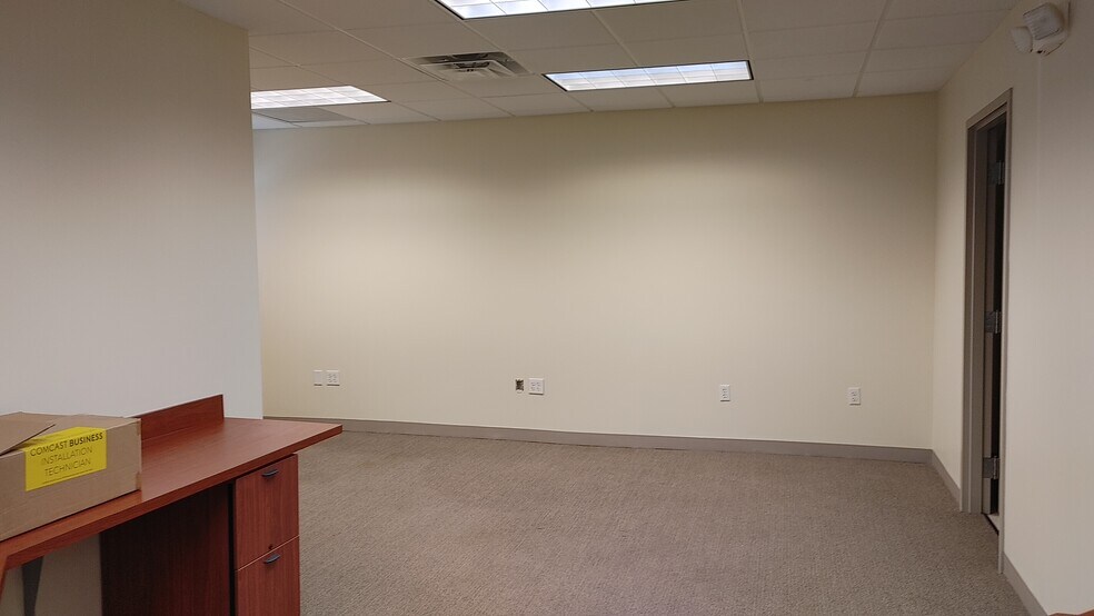 More Photos Of 2237 N Commerce Pky, Weston Office For Lease