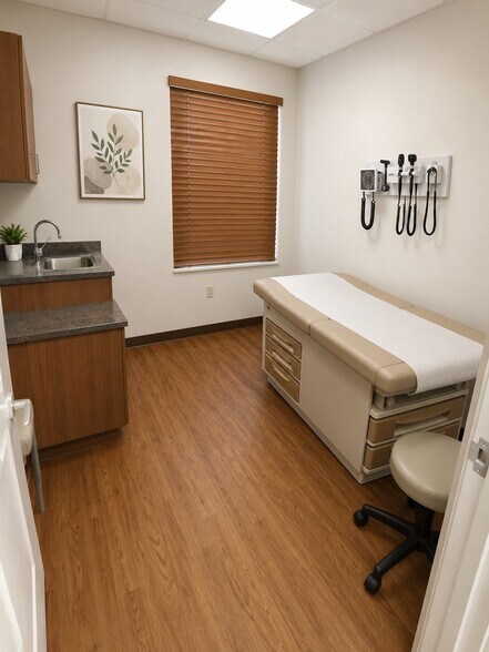 More Photos Of 13043-13045 Summerfield Sq, Riverview Medical For Sale