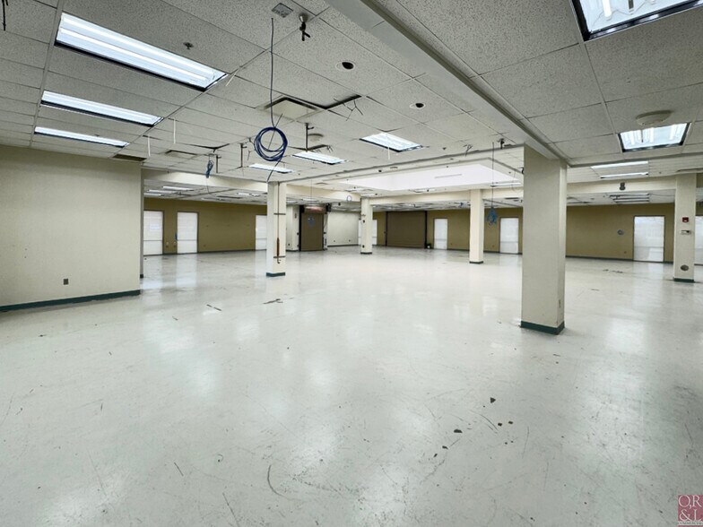 More Photos Of 900 Day Hill Rd, Windsor Flex For Sale