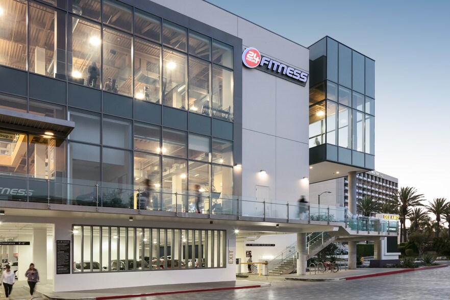 More Photos Of 21515 Hawthorne Blvd, Torrance Office For Sale