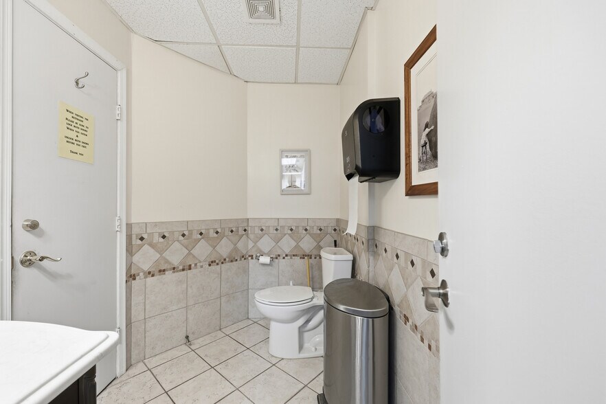 More Photos Of 968 First Colonial Rd, Virginia Beach Medical For Sale