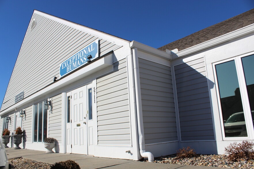 More Photos Of 5703-5713 NW 64th Ter, Kansas City Medical For Sale