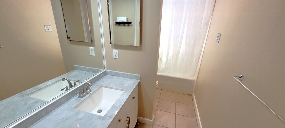 More Photos Of 1111 Autrey St, Houston Apartments For Sale