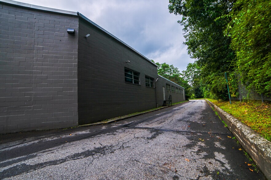 More Photos Of 40 Radio Circle Dr, Mount Kisco Flex For Sale