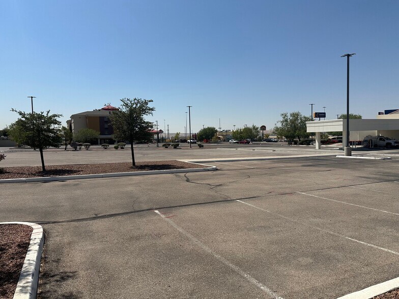 More Photos Of 5050 N Desert Blvd, El Paso Land For Sale