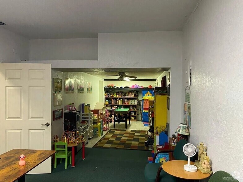 More Photos Of 104 N Texas St, Rio Grande City Specialty For Sale