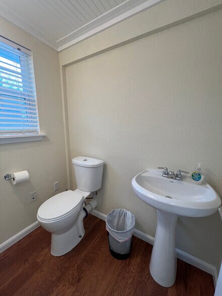 More Photos Of 1260 River Acres Dr, New Braunfels Medical For Lease