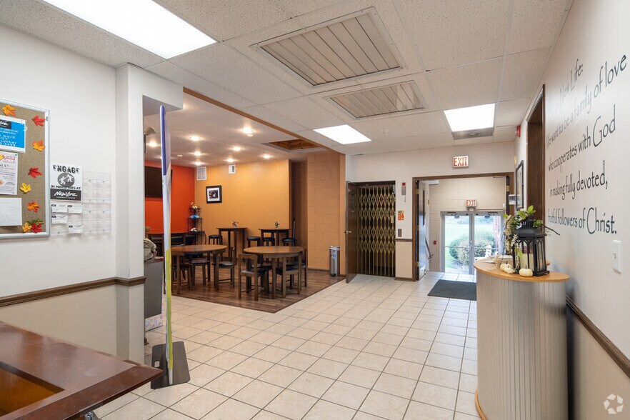 More Photos Of 5333 151st St, Oak Forest Religious Facility For Lease