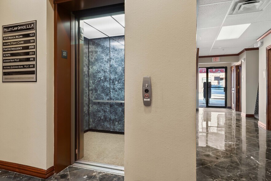 More Photos Of 1312 E 14th St, Plano Office For Sale