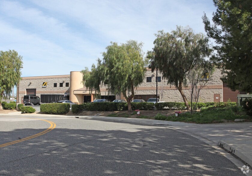 More Photos Of 4477 Shopping Ln, Simi Valley Warehouse For Lease
